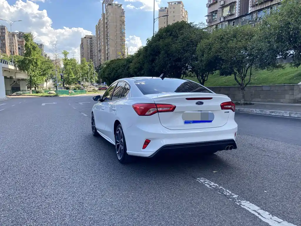 Ford Focus 2020 — фото 15