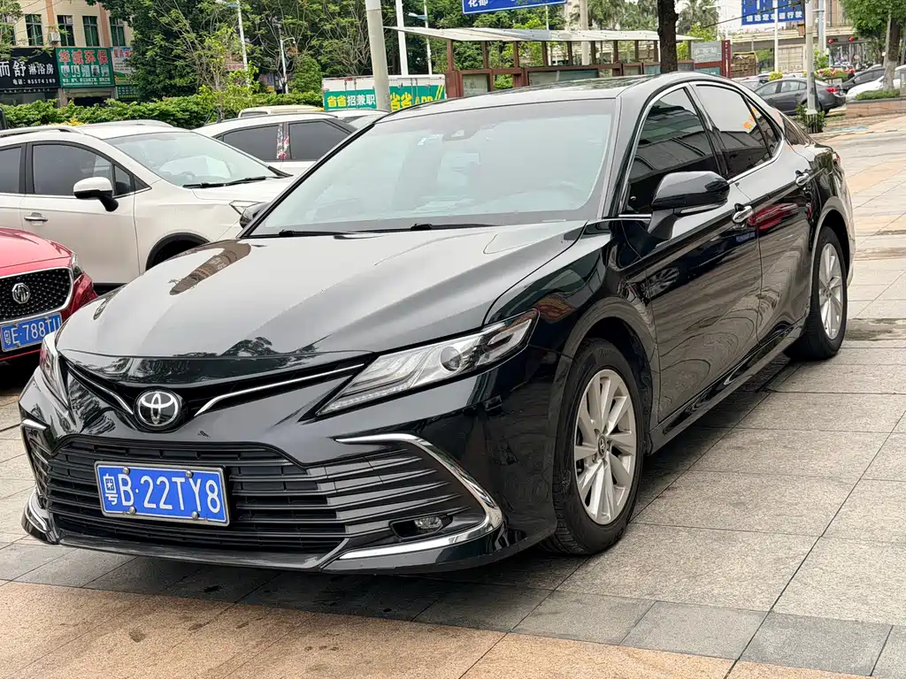 Toyota Camry 2021 — фото 1