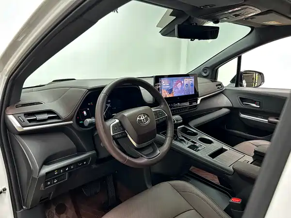 Toyota Sienna 2024