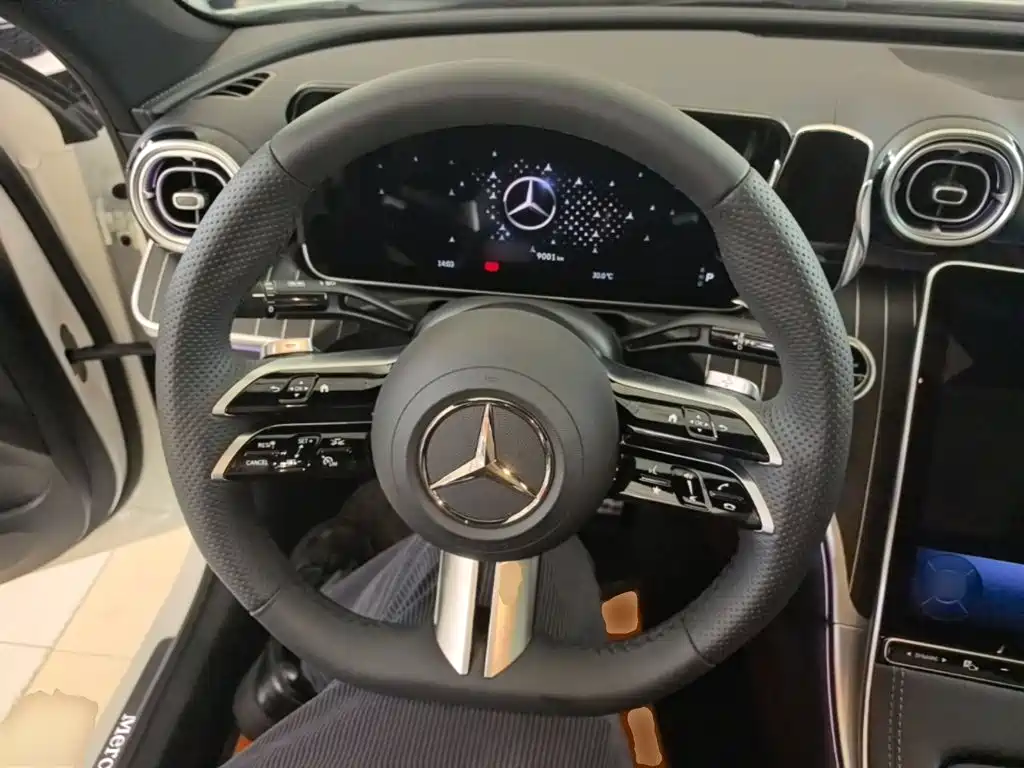 Mercedes-Benz C-Class 2025 — фото 11