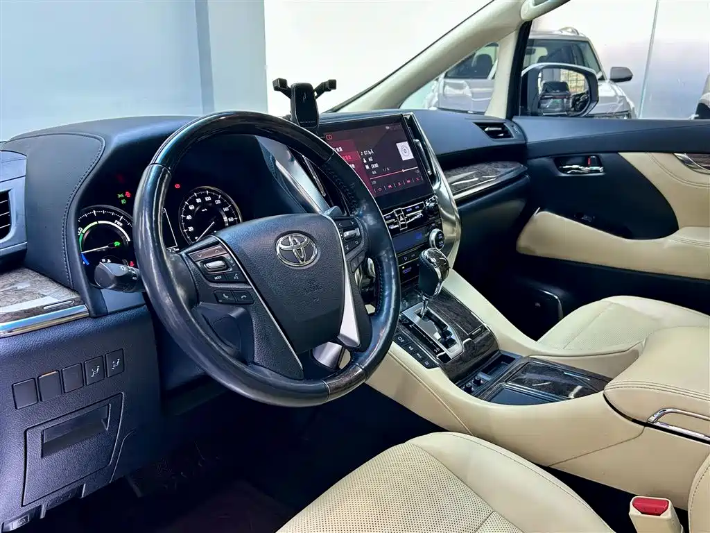 Toyota Alphard 2023 — фото 11