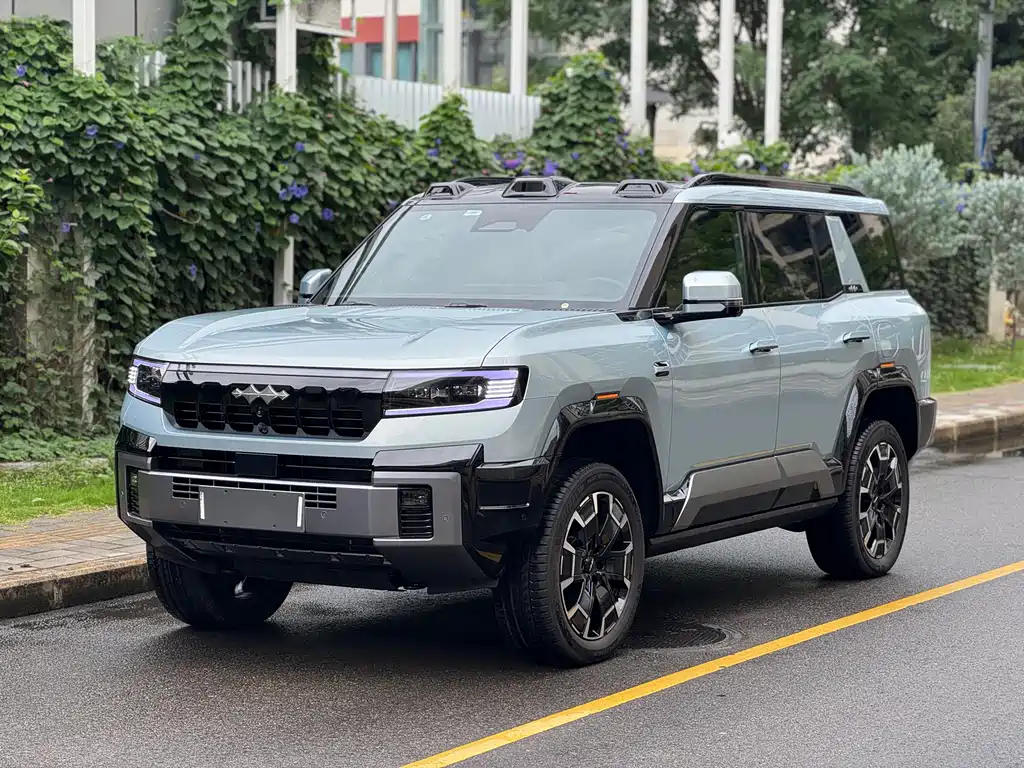 Fang Cheng Bao Leopard 8 2025