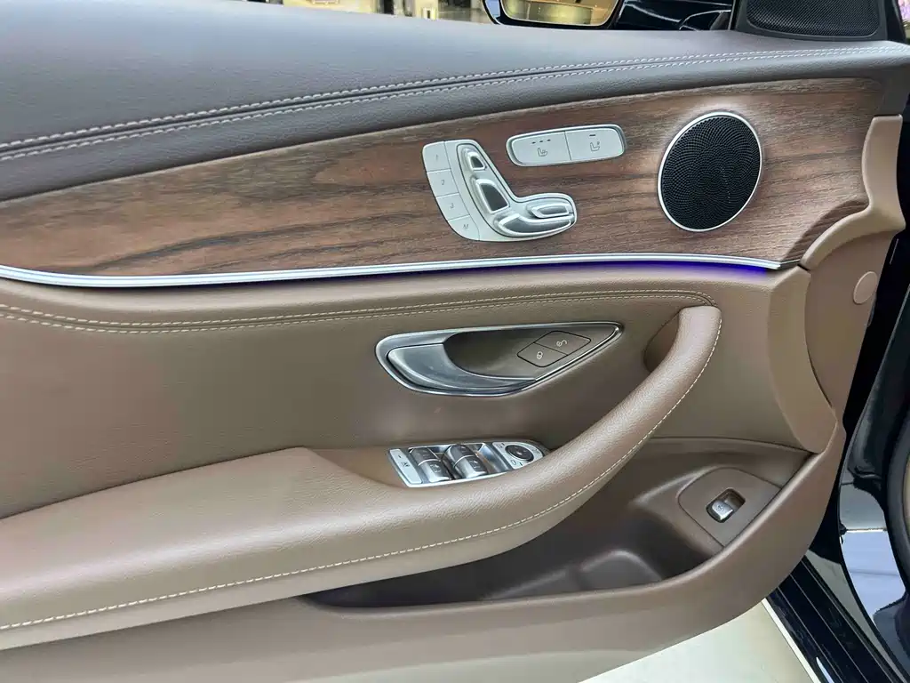 Mercedes-Benz E-Class 2023 — фото 10