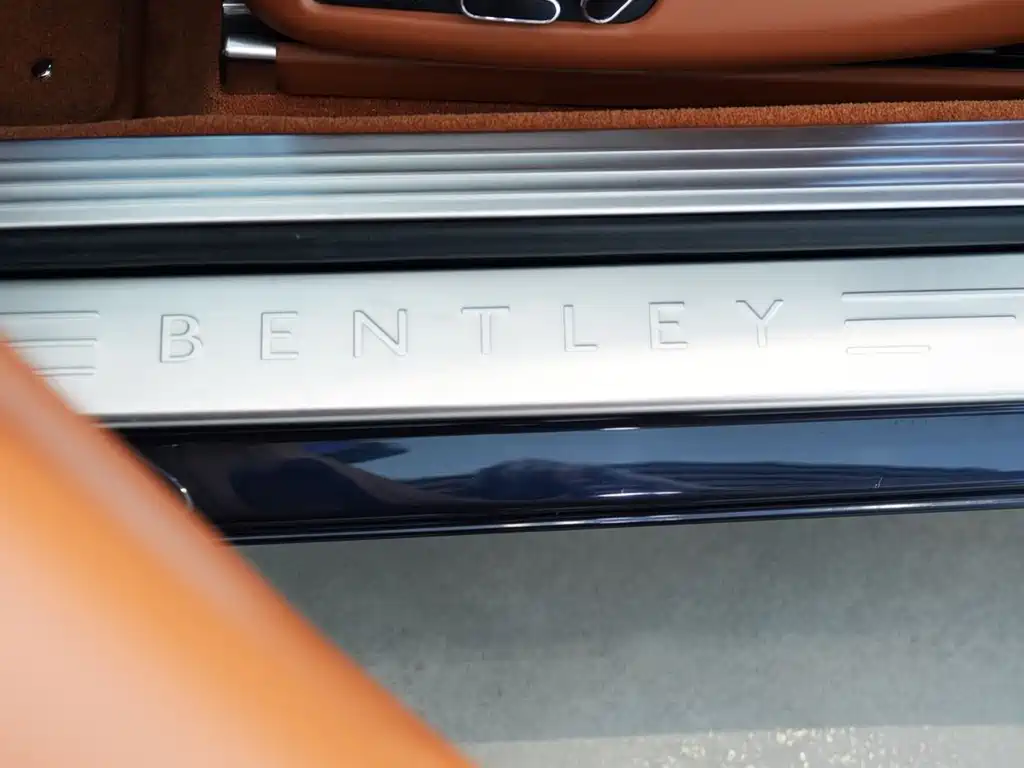 Bentley Continental 2017 — фото 10