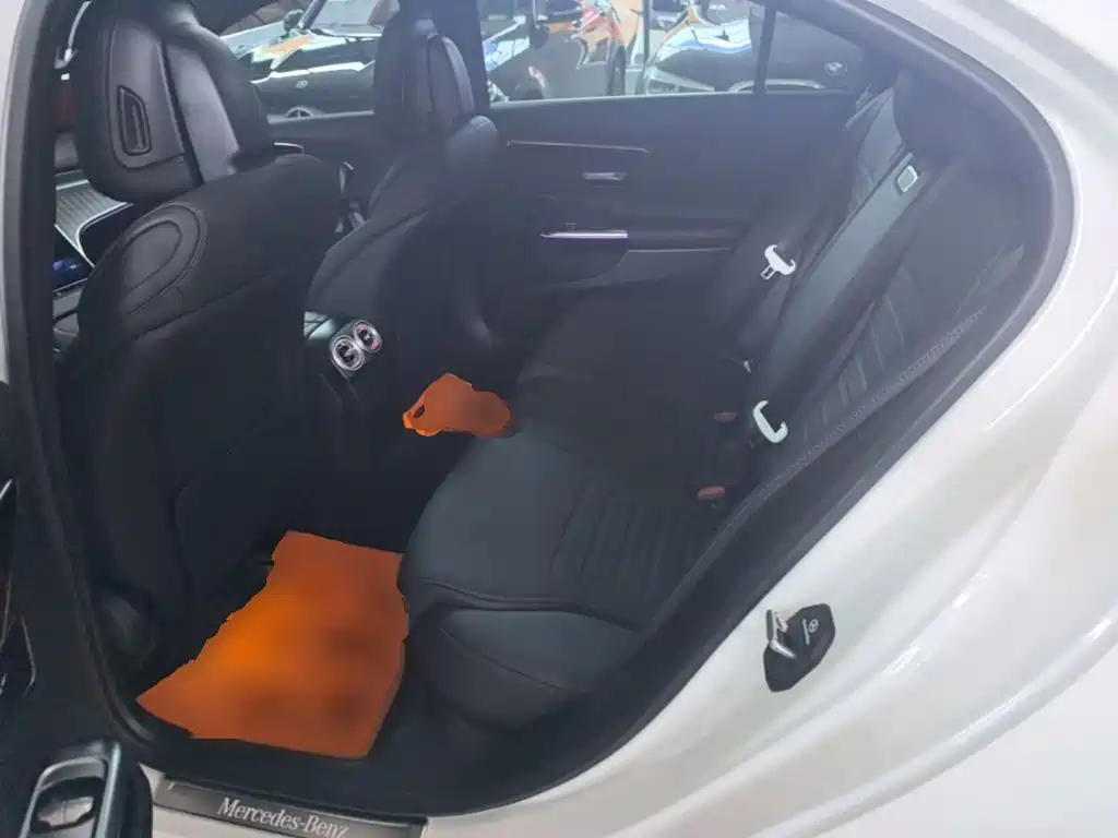 Mercedes-Benz C-Class 2025 — фото 17