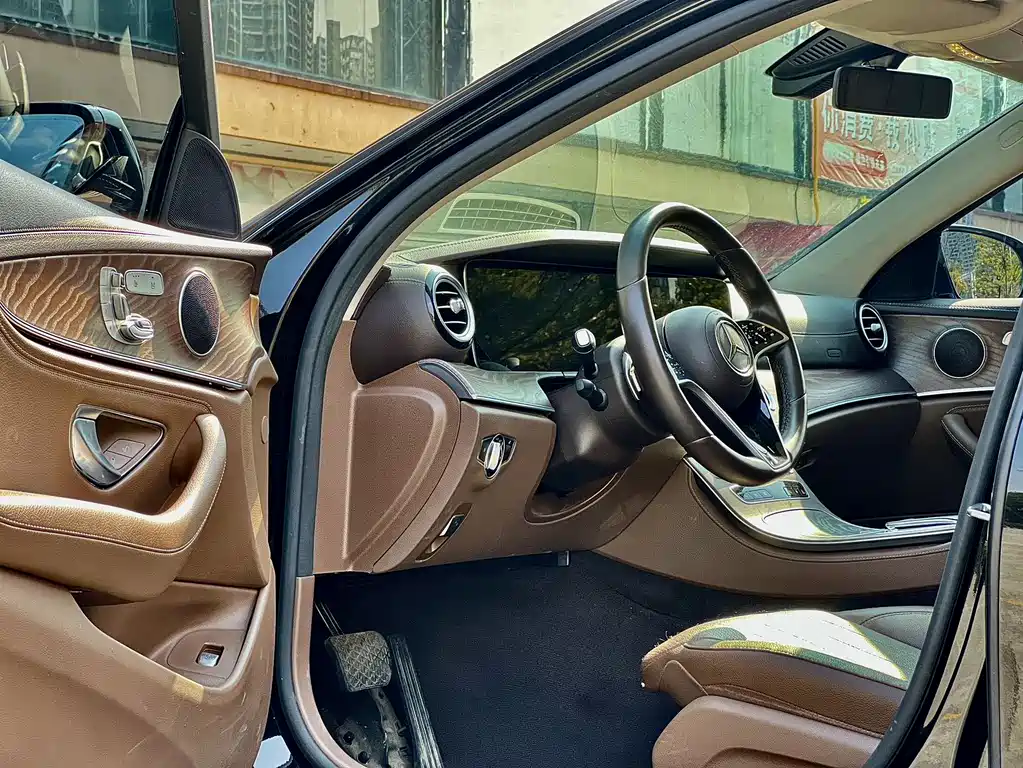 Mercedes-Benz E-Class 2023 — фото 4