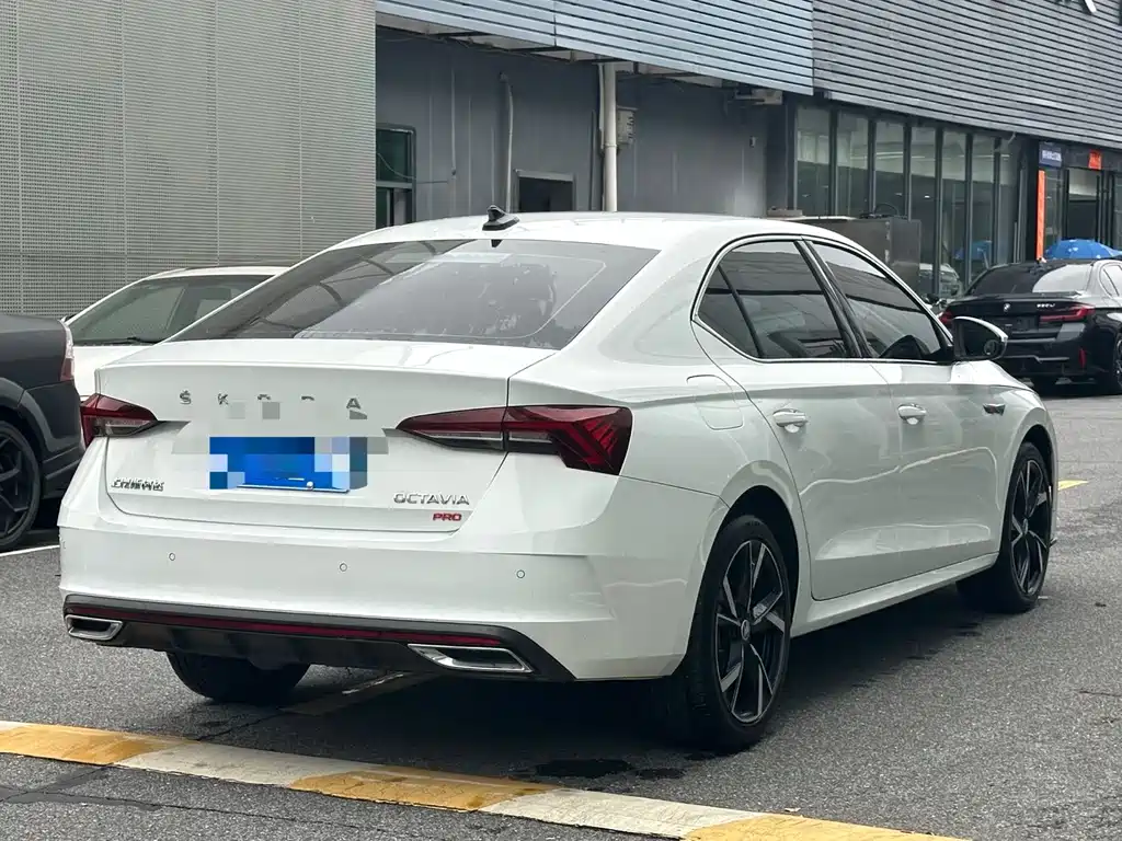 Skoda Octavia 2024 — фото 8