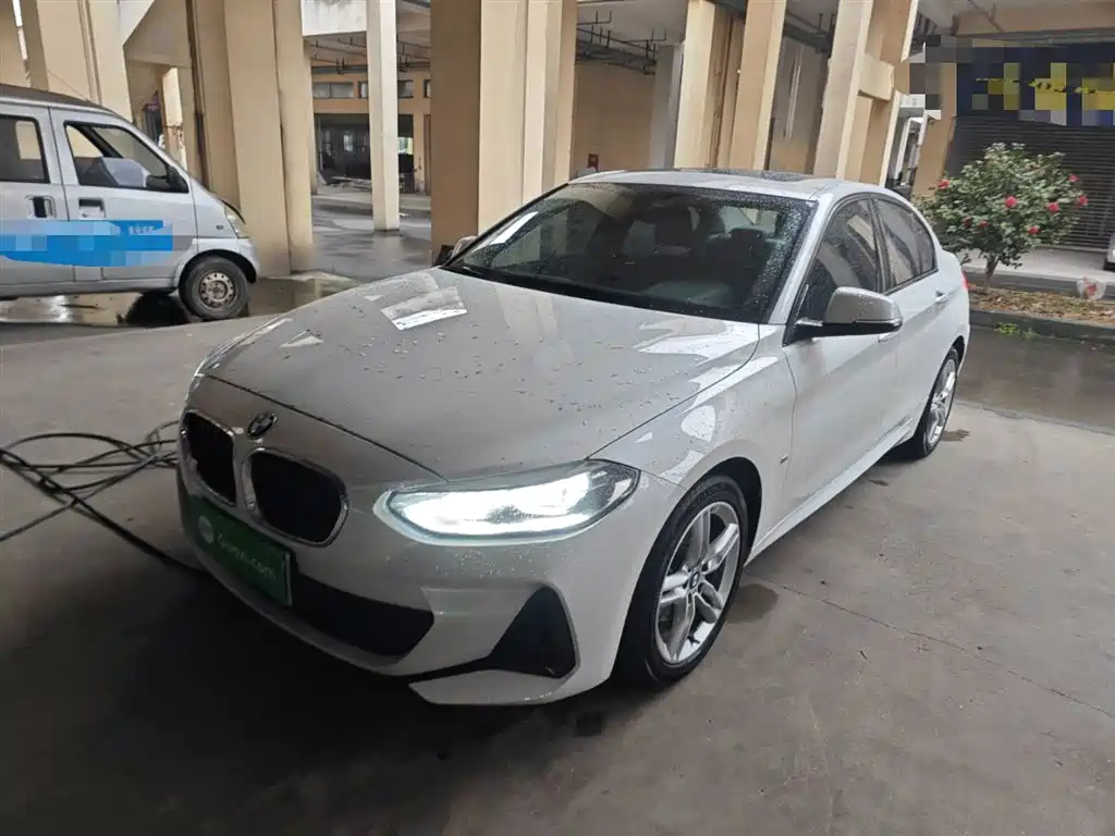 BMW 1 Series 2019 — фото 1