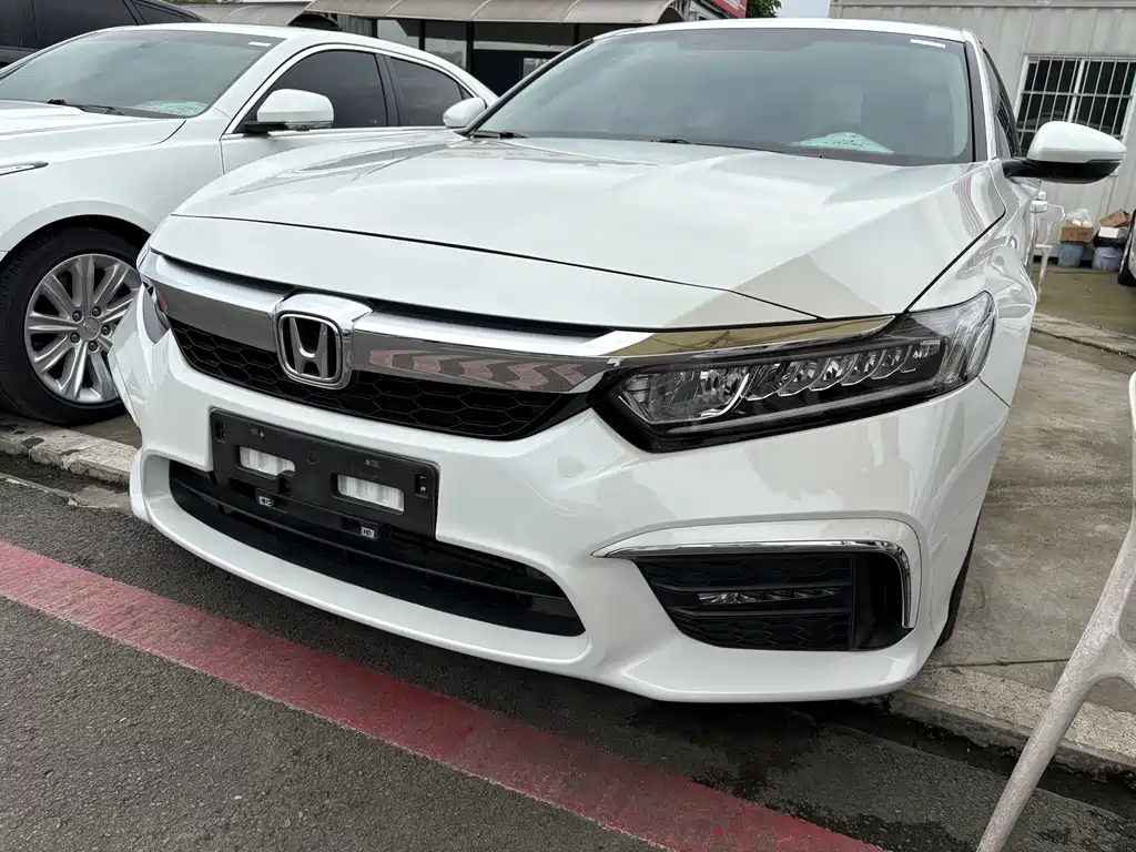 Honda Inspire 2021 — фото 1