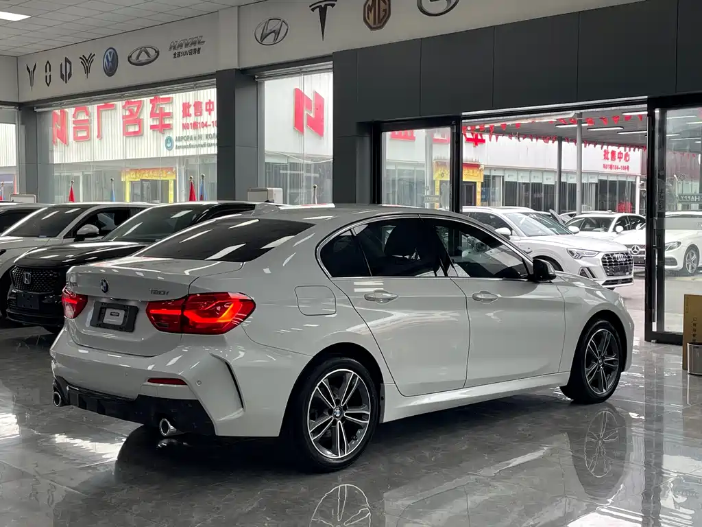 BMW 1 Series 2023 — фото 17