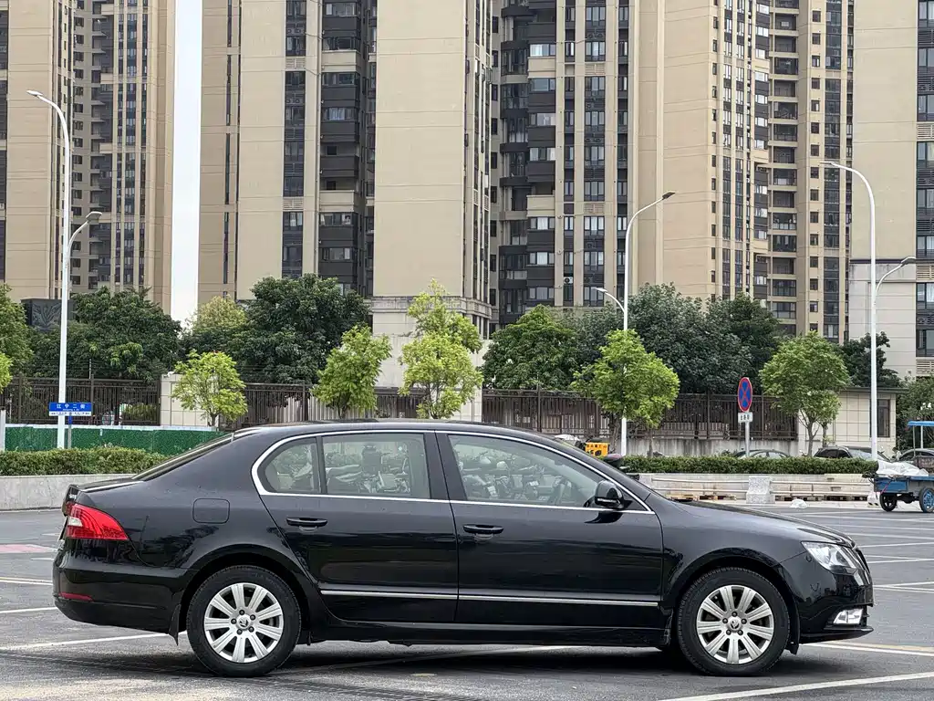 Skoda Superb 2013 — фото 2