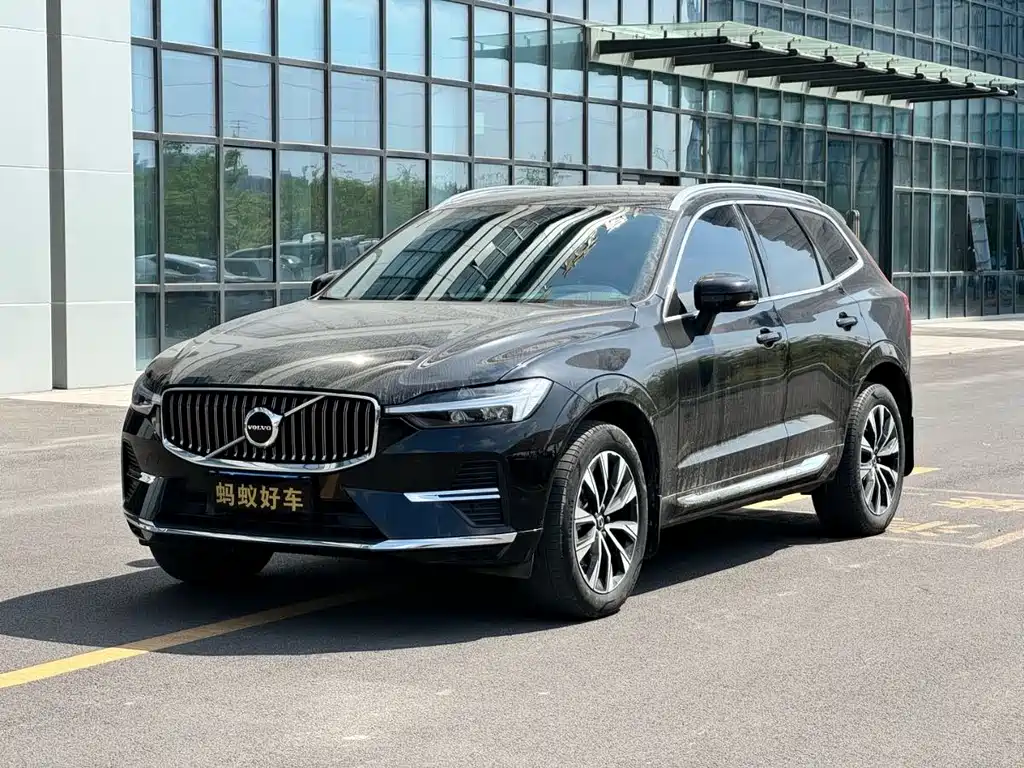 Volvo XC60 2024 — фото 1