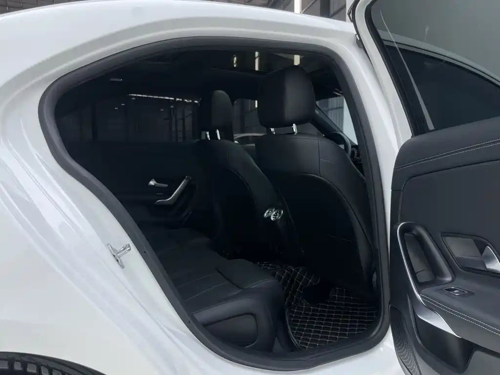 Mercedes-Benz A-Class 2024 — фото 13