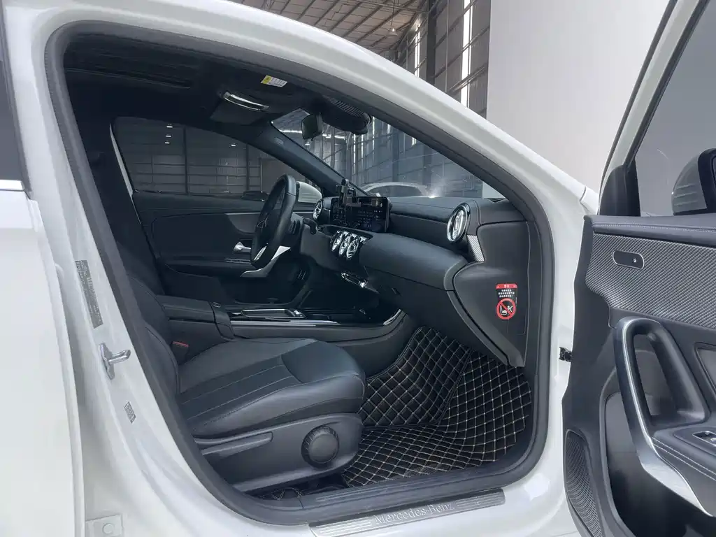 Mercedes-Benz A-Class 2024 — фото 15
