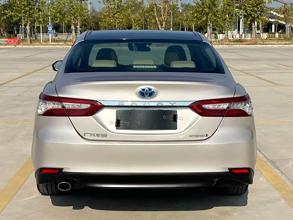 Toyota Camry 2019 — фото 40