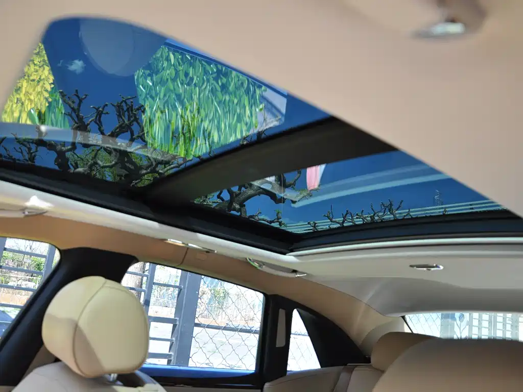 Rolls-Royce Ghost 2013 — фото 14