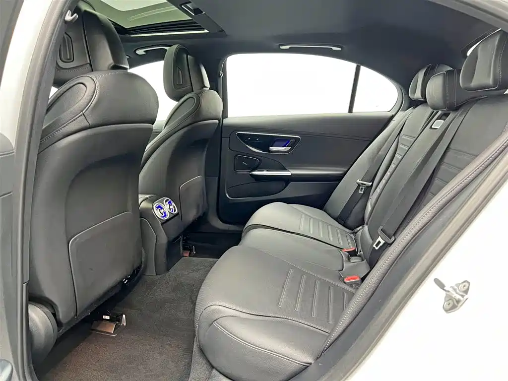 Mercedes-Benz C-Class 2023 — фото 16