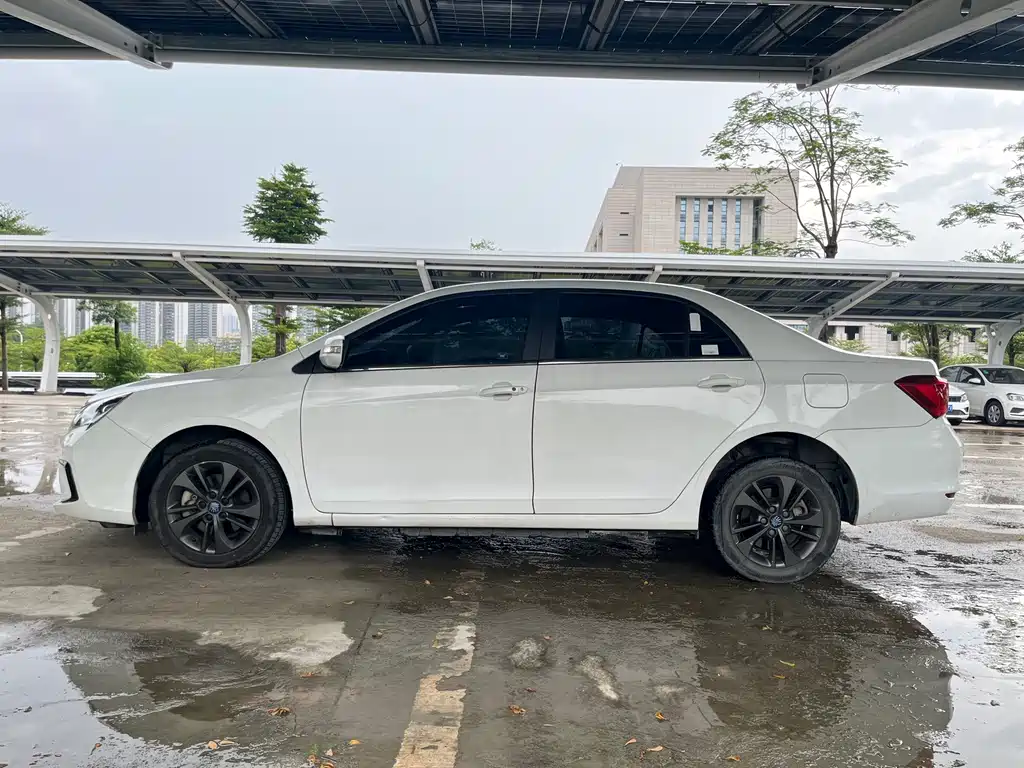 BYD Qin NEV 2018 — фото 8