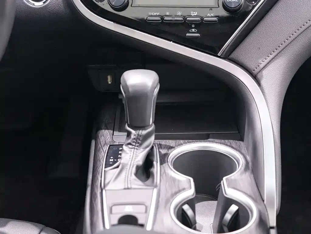 Toyota Camry 2024 — фото 16