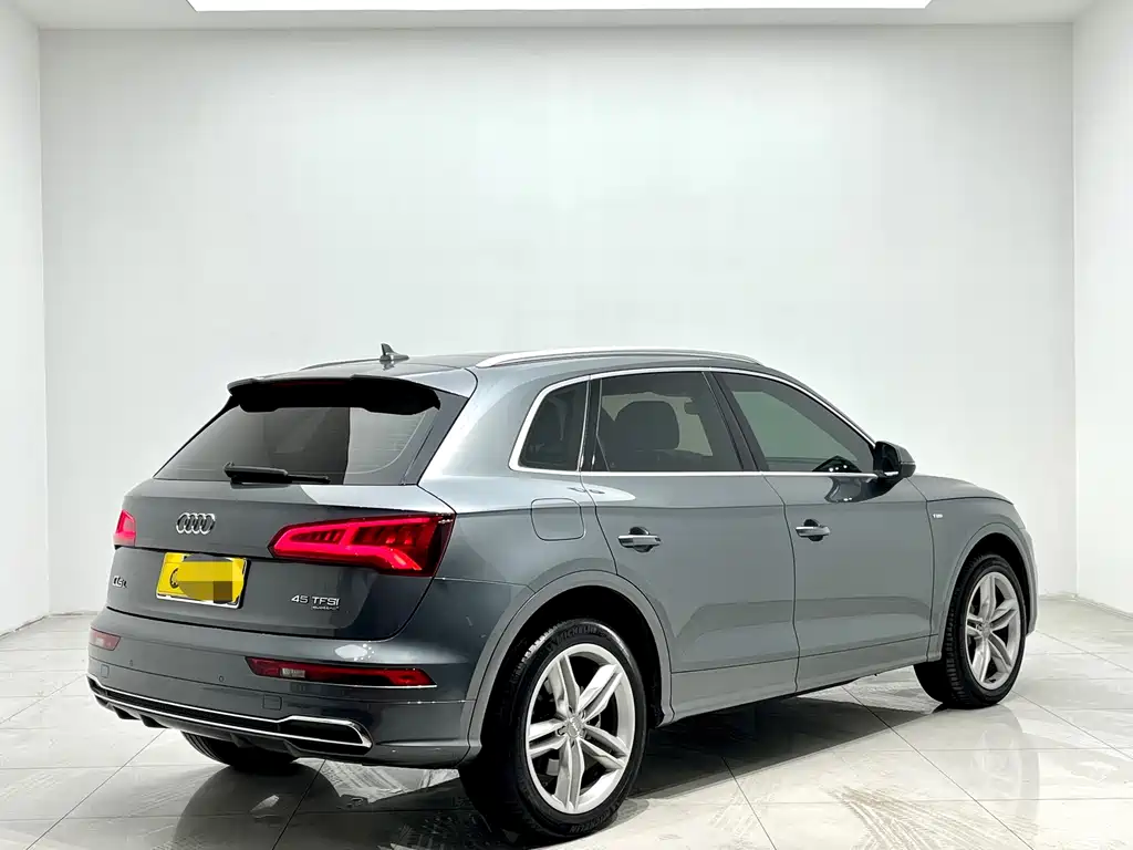 Audi Q5L 2020 — фото 6