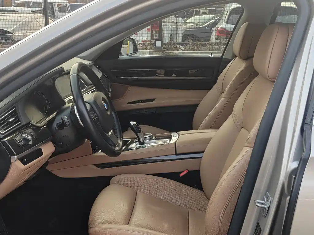 BMW 7 Series 2013 — фото 11