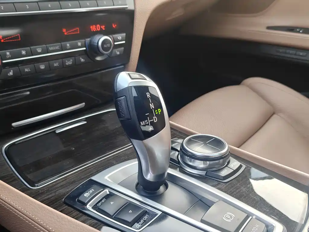 BMW 7 Series 2013 — фото 25
