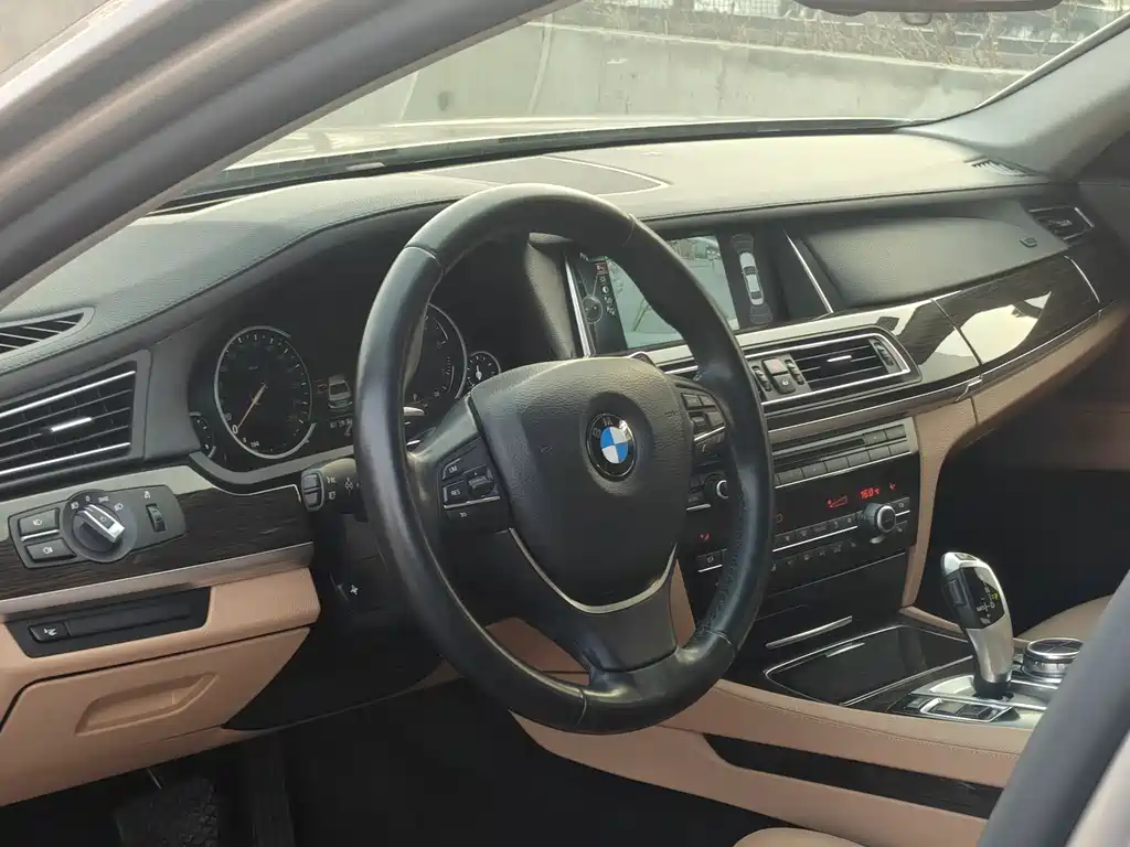 BMW 7 Series 2013 — фото 12