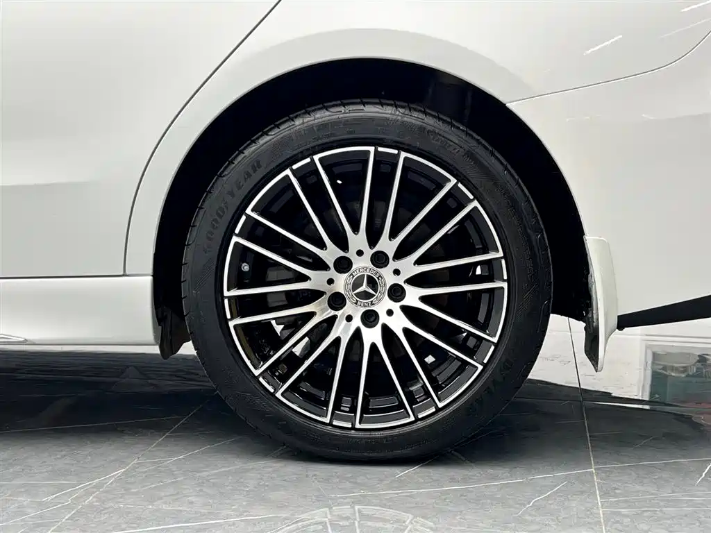 Mercedes-Benz C-Class 2023 — фото 25