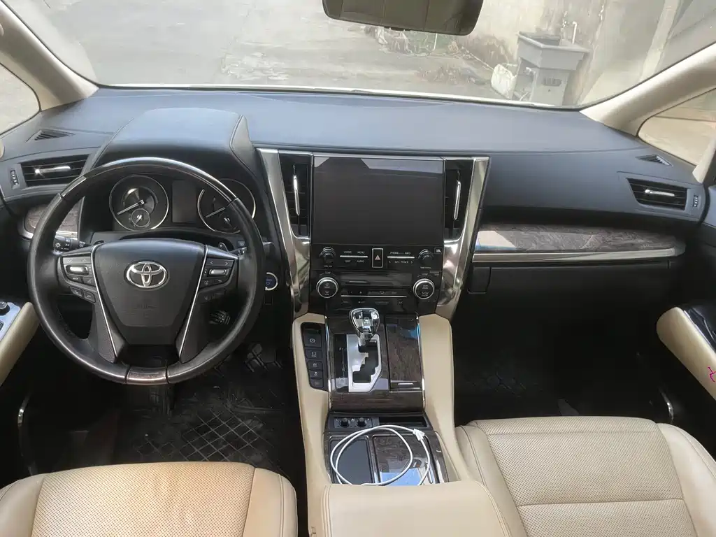 Toyota Vellfire 2023 — фото 12