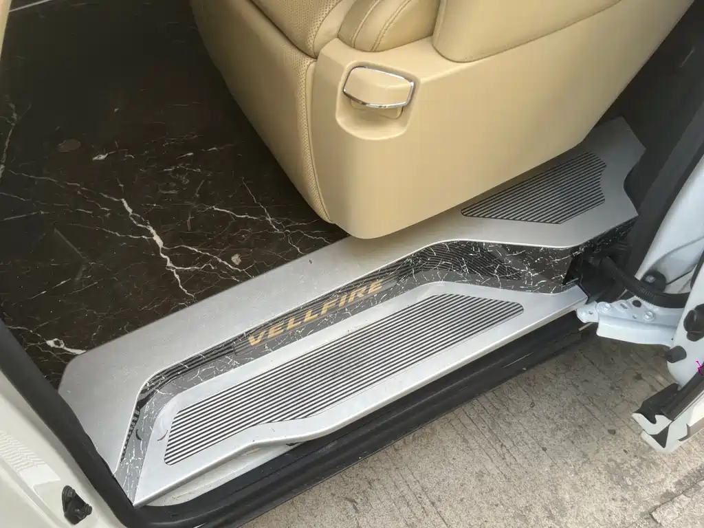 Toyota Vellfire 2023 — фото 14
