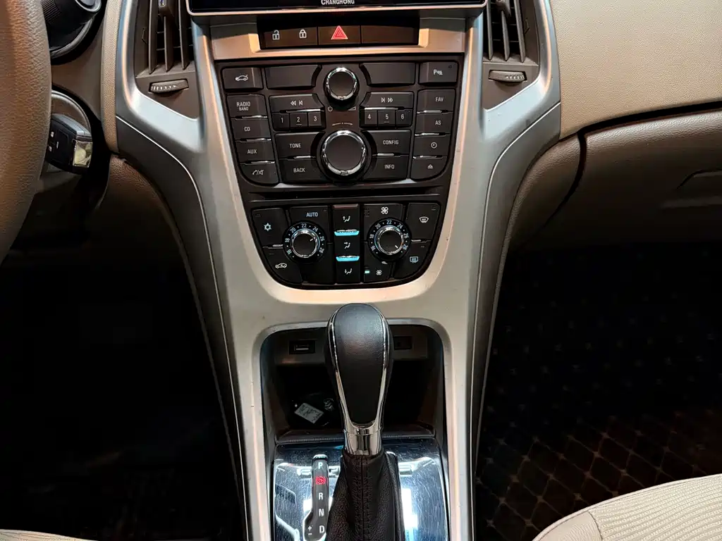 Buick Excelle 2014 — фото 11