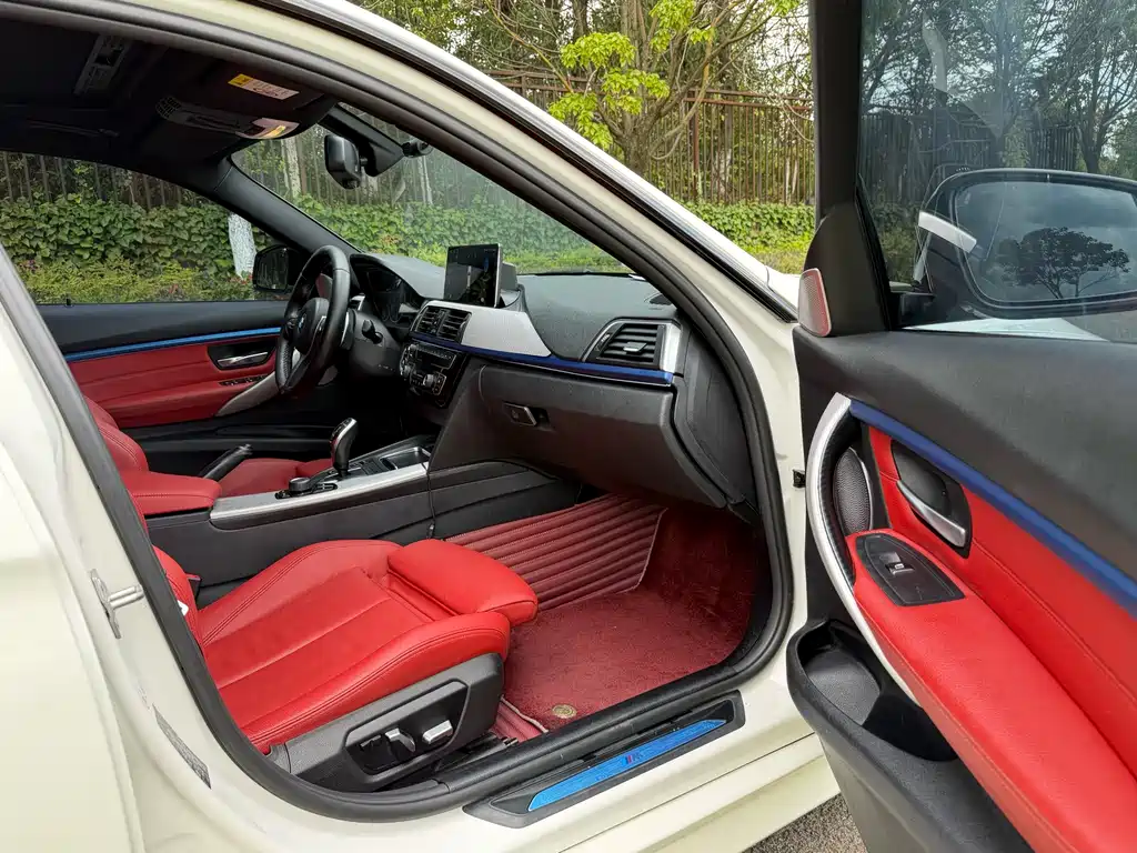 BMW 3 Series 2019 — фото 19