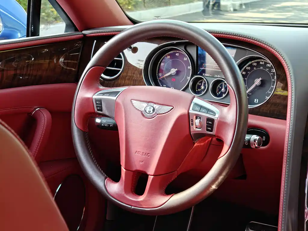 Bentley Flying Spur 2018 — фото 11