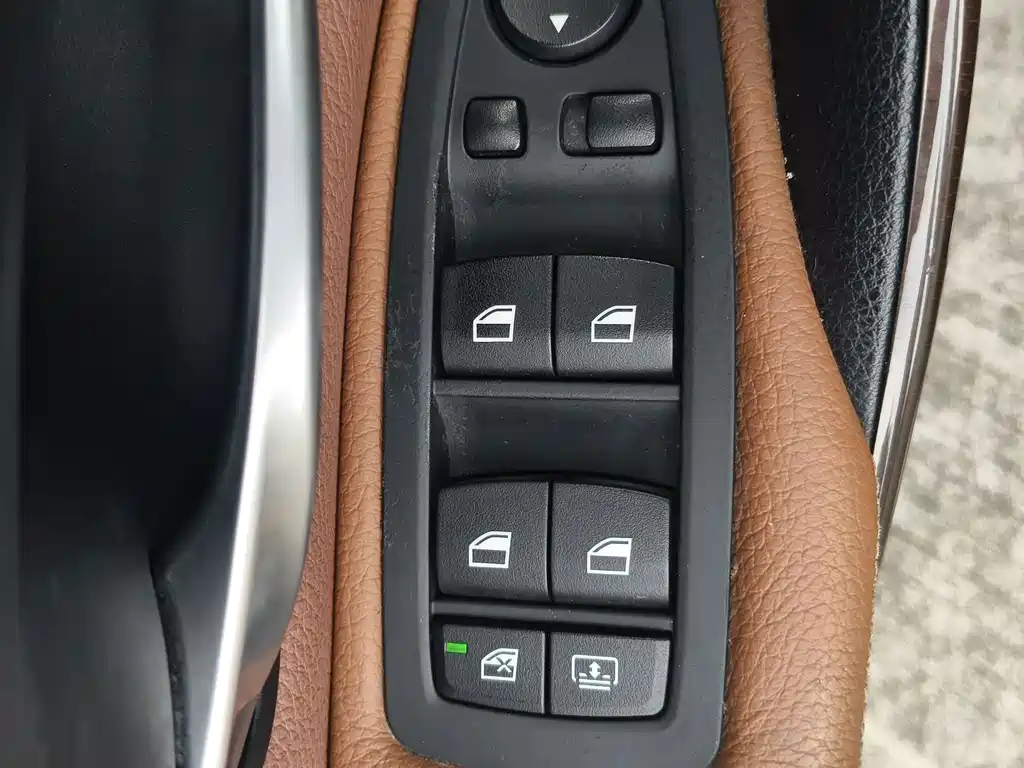 BMW 3 Series 2012 — фото 15