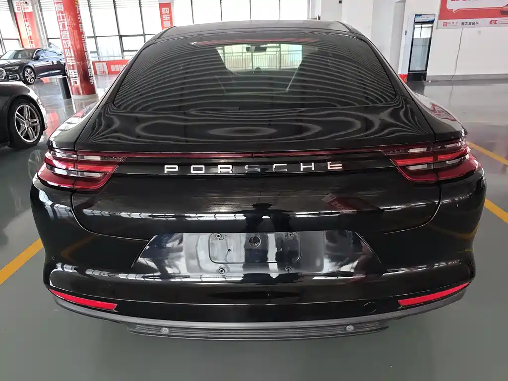 Porsche Panamera 2018 — фото 19