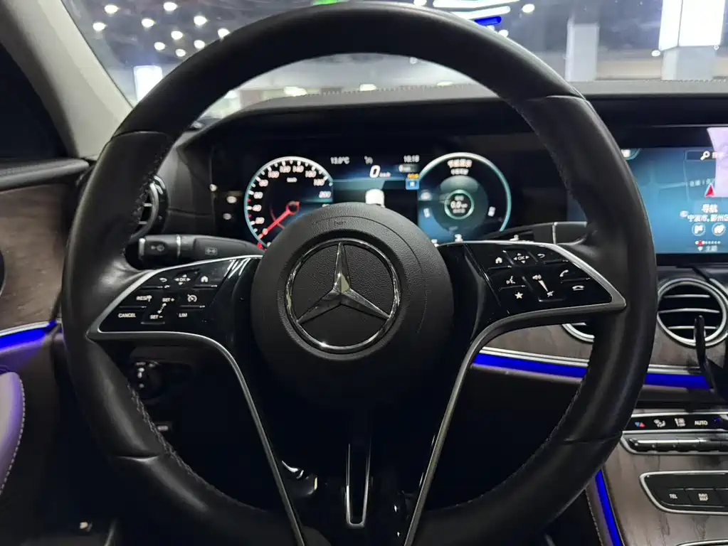 Mercedes-Benz E-Class 2022 — фото 12