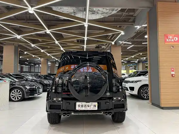 Land Rover Defender 2023