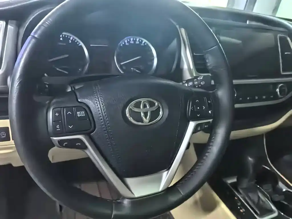 Toyota Highlander 2018 — фото 11