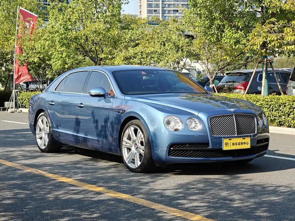 Bentley Flying Spur 2018 — фото 3