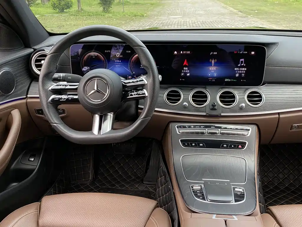 Mercedes-Benz E-Class 2022 — фото 18