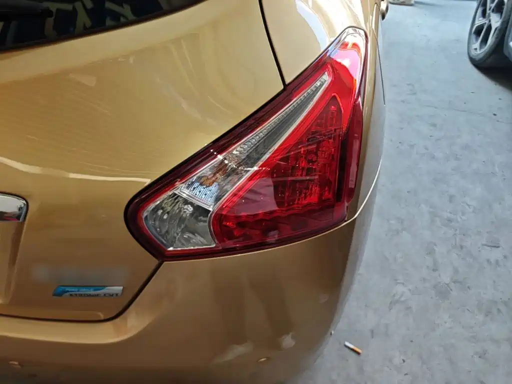 Nissan Tiida 2015 — фото 8