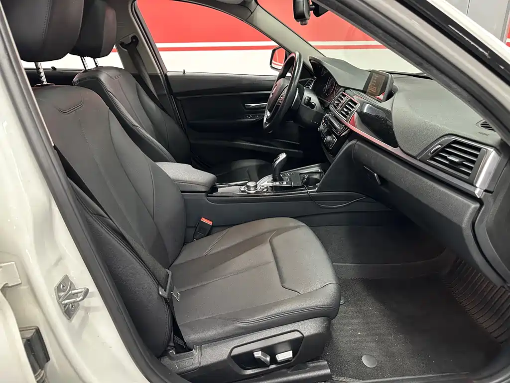 BMW 3 Series 2017 — фото 13
