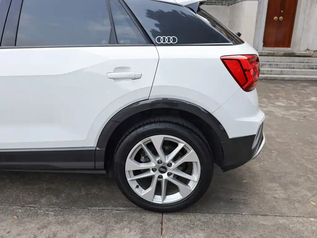 Audi Q2L 2023 — фото 24