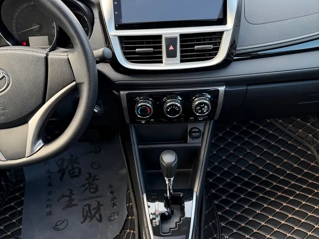 Toyota Yaris L 2017 — фото 13