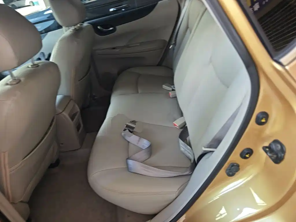 Nissan Tiida 2015 — фото 17
