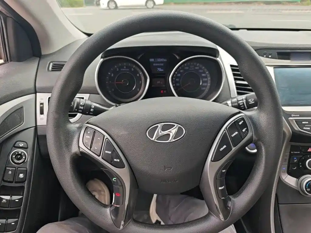 Hyundai Elantra 2016 — фото 11