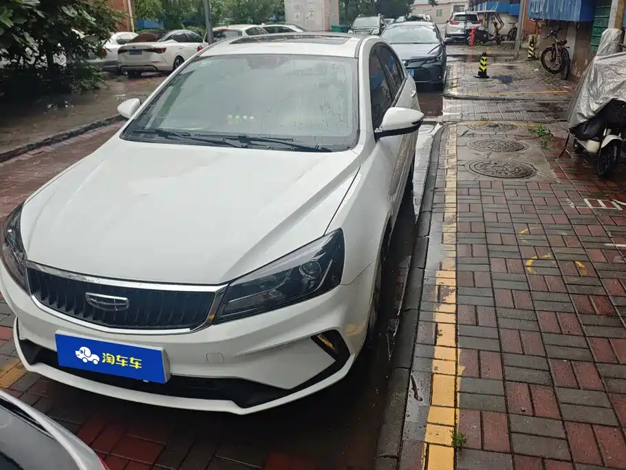 Geely Emgrand 2021