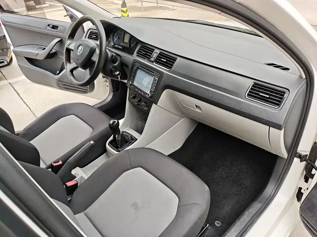 Skoda Rapid 2014 — фото 13