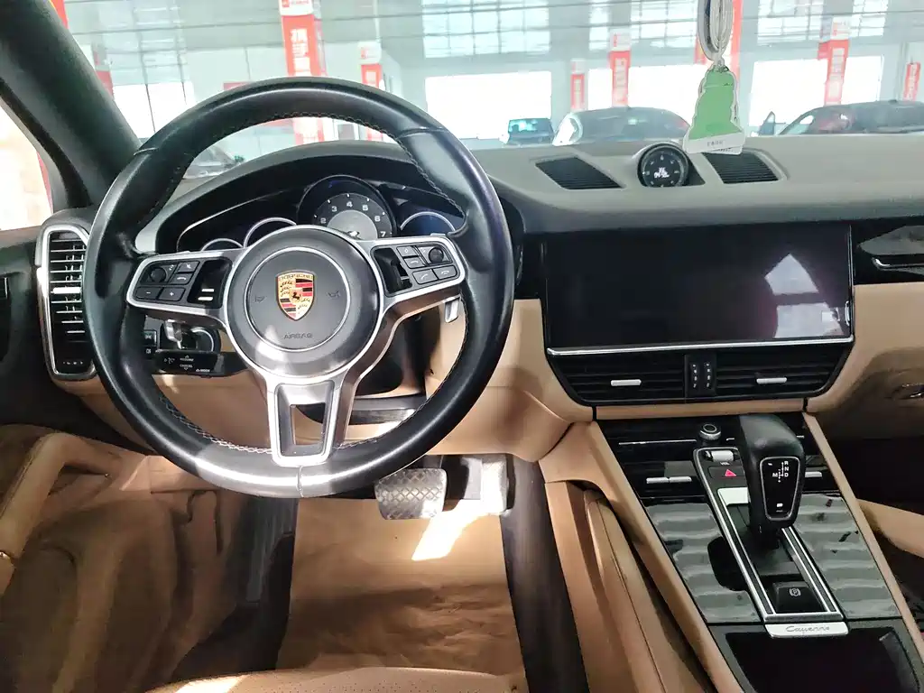 Porsche Cayenne 2018 — фото 9