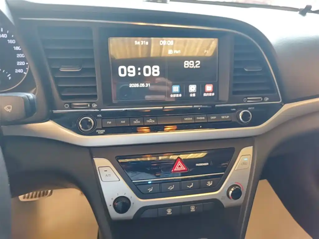 Hyundai Elantra 2017 — фото 13